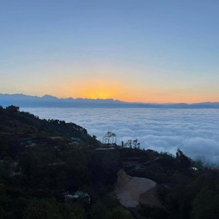 Hotel Nagarkot Holiday Inn Buitenkant foto