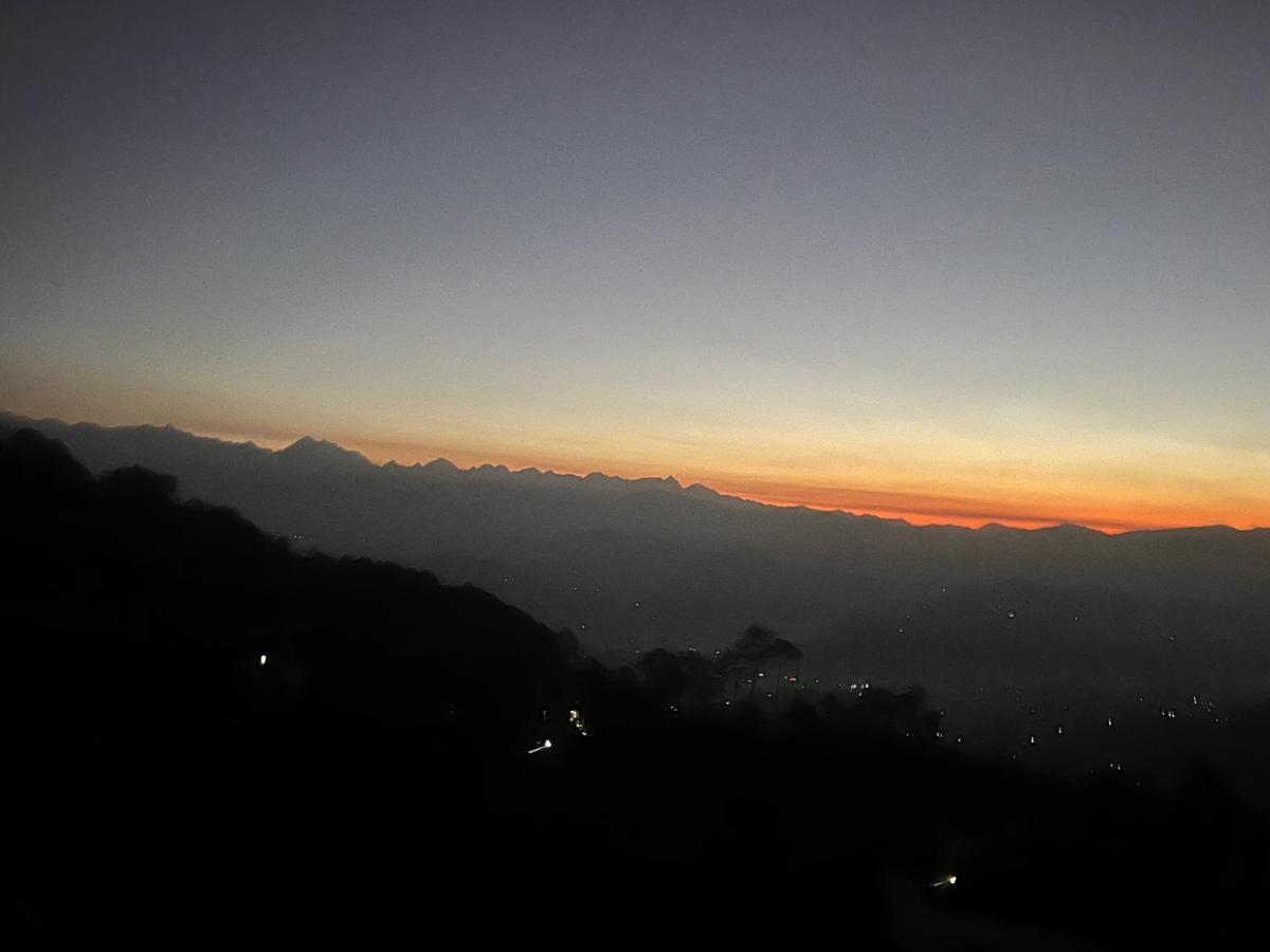 Hotel Nagarkot Holiday Inn Buitenkant foto